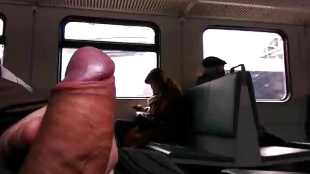 Geslacht geen registratie  Roodharige meid in een nieuwjaarsjurk strokend porno gratis movie lid met lippen en tong