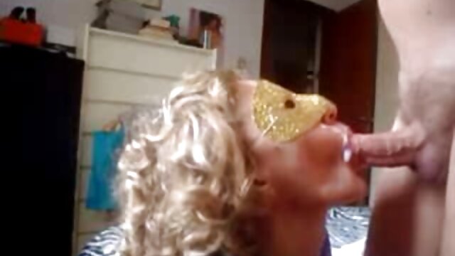 Geslacht geen registratie  Een man porno film xxxx en zijn roodharige vriendin namen een man voor zichzelf op.